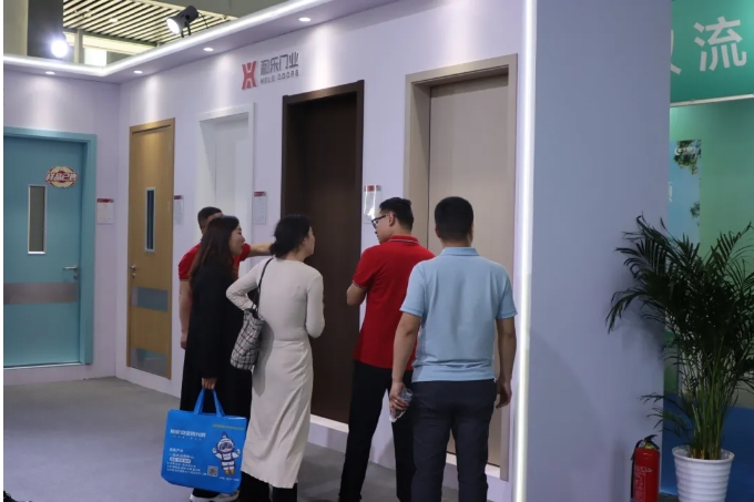 Hele Doors & Windows đánh cắp ánh đèn sân khấu tại Chengdu Construction & Trang trí Triển lãm: 80 sản phẩm, 500㎡ Gian hàng quyến rũ khán giả